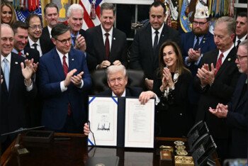 সরকার শাটডাউন অবসানের বিলে ট্রাম্পের স্বাক্ষর, ৪৩ দিন পর শেষ হল অচলাবস্থা