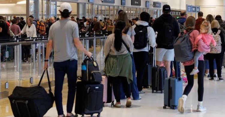 সরকারি শাটডাউন: যুক্তরাষ্ট্রে ৫ হাজারের বেশি ফ্লাইট বাতিল, যাত্রায় বিলম্ব