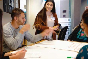 ইমিগ্রেশ্যান আতঙ্কে যুক্তরাষ্ট্র ছাড়ার কথা ভাবছেন অভিবাসী শিক্ষকেরা