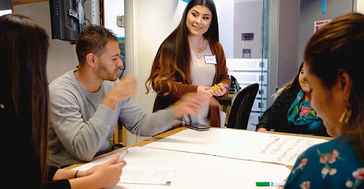 ইমিগ্রেশ্যান আতঙ্কে যুক্তরাষ্ট্র ছাড়ার কথা ভাবছেন অভিবাসী শিক্ষকেরা