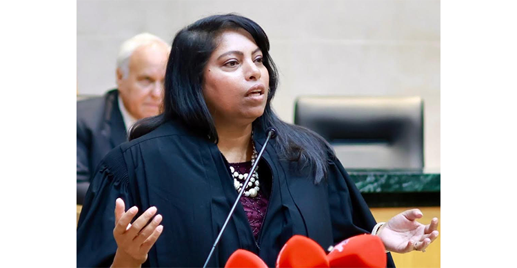 কোরআন ছুঁয়ে শপথ নিলেন নিউইয়র্ক স্টেট সুপ্রিম কোর্টের বিচারপতি সোমা সাঈদ