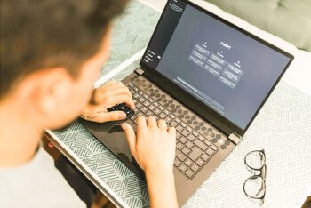 কৃত্রিম বুদ্ধিমত্তার চ্যালেঞ্জ: বাংলাদেশ বাঁচবে কীভাবে