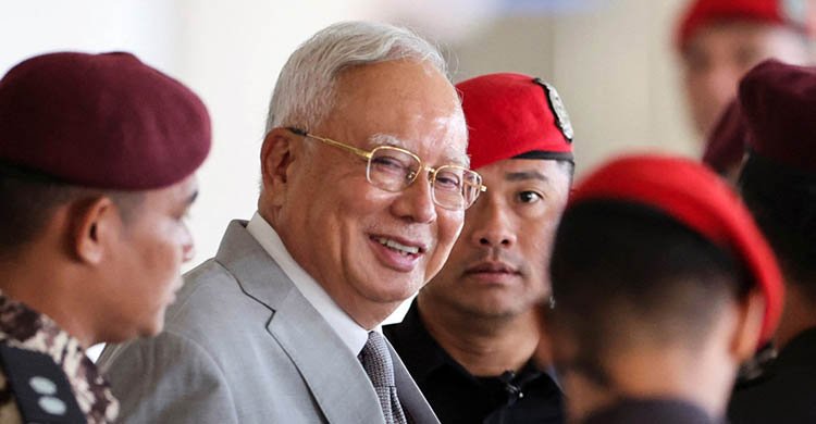 নাজিব রাজাকের ১৫ বছরের কারাদণ্ড, জটিল সমীকরণে মালয়েশিয়ার সরকার