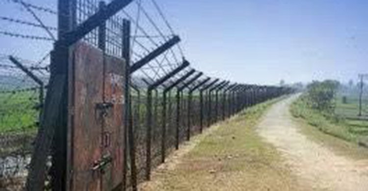 বাংলাদেশ সীমান্তে কাটাতারের বেড়া দেওয়ার পরিকল্পনা ভারতের