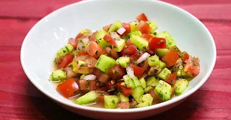 যে কারণে শীতে প্রতিদিন খাবেন টমেটো সালাদ