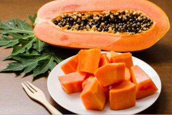 শীতকালে পাকা পেঁপে খাওয়ার উপকারিতা ও সতর্কতা