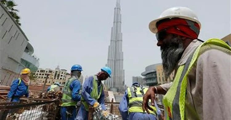 কৃত্রিম বুদ্ধিমত্তার – এআইয়ের প্রসার সত্ত্বেও ২০৩০ সালের মধ্যে ১৫ লাখ কর্মী নেবে সৌদি ও আমিরাত