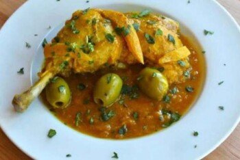 জলপাই দিয়ে মুরগি