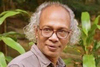 ডেইলি স্টার কার্যালয়ের সামনে নিউ এজের সম্পাদক নুরুল কবীরকে হেনস্তা