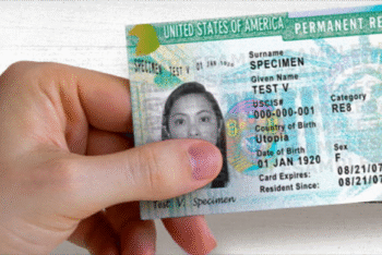 যুক্তরাষ্ট্রে গ্রীন কার্ড প্রদানের সংখ্যা ২৪ লক্ষ পর্যন্ত কমানো হবে