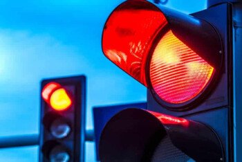 নিউইয়র্ক সিটিতে ৪৫০টি নতুন রেড লাইট ক্যামেরা স্থাপন, গাড়ীর চালকরা সাবধান!