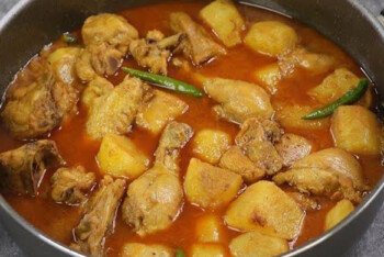 আলু দিয়ে মুরগির মাংস