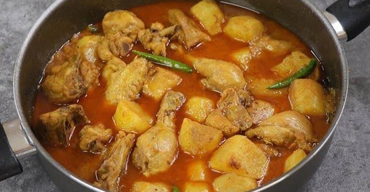 আলু দিয়ে মুরগির মাংস