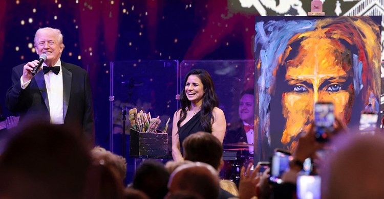 নববর্ষ উদ্‌যাপন অনুষ্ঠানে সদ্য আঁকা যিশুর ছবি ২৭ লাখ ডলারে বেচলেন ট্রাম্প