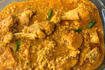 মুগ ডাল দিয়ে মুরগির মাংস