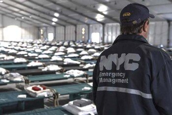 নিউ ইয়র্ক সিটির নতুন নিয়ম মানুষকে রাস্তা থেকে আশ্রয়কেন্দ্রে নিয়ে যাওয়া আরও কঠিন করে তুলবে