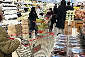 বিদেশিরা নয়, ট্রাম্পের শুল্কের বোঝা বইছে খোদ আমেরিকানরাই