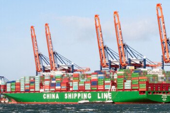 দ্য ডিপ্লোম্যাটের নিবন্ধ : ট্রাম্পের চোখে ধুলা দিয়ে ‘বিনা শুল্কে’ যুক্তরাষ্ট্রে পণ্য পাঠাচ্ছে চীন