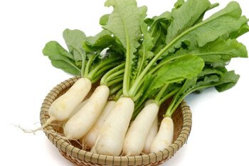 শীতে মুলা খেলে যেসব উপকার পাবেন