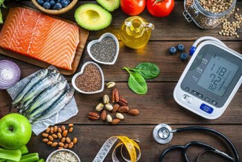 রক্তচাপ কমাতে সাহায্য করে যে ৮ খাবার