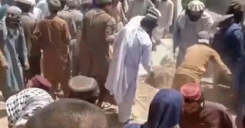 পাকিস্তানে করাচীতেভয়াবহ বিস্ফোরণে নিহত ৯, আহত অনেকে