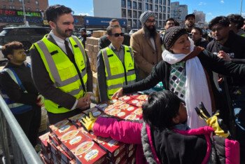 নিউইয়র্কে মেয়র মামদানীর উপস্থিতিতে ঈদ উপলক্ষে স্বেচ্ছাসেবী সংস্থা “ভালো”-র খাদ্য বিতরণ কর্মসূচি