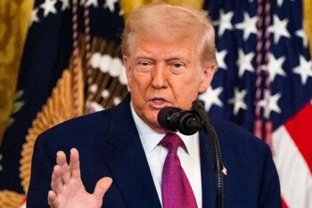 ট্রাম্প প্রশাসনের বার্তা: বাড়তি শুল্কের অর্থ ফেরত দিতে পারে যুক্তরাষ্ট্র