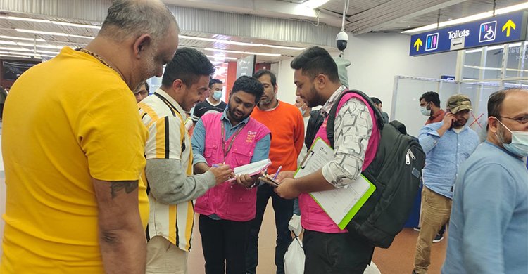 অবৈধ অভিবাসনবিরোধী অভিযানে যুক্তরাষ্ট্র থেকে ফিরলেন আরও ২৯ বাংলাদেশি