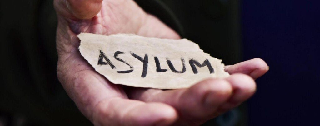 যুক্তরাষ্ট্রে আশ্রয়প্রার্থীরা মামলার কার্যক্রম চলাকালীন ক্রমবর্ধমান হারে আটক বা অন্তরীণ হওয়ার পরিস্থিতির মুখোমুখি হচ্ছেন