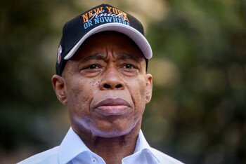 নিউ ইয়র্ক সিটির সাবেক মেয়র এরিক অ্যাডামস আলবেনিয়ার নাগরিকত্ব গ্রহণ করছেন