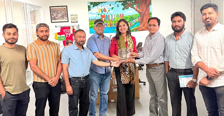 নিউইয়র্ক সিটি কাউন্সিল এর সদস্য শাহানা হানিফের সঙ্গে সন্দ্বীপ স্পোর্টিং ক্লাব ইউ.এস.এ. এর প্রতিনিধিবৃন্দের সৌজন্য সাক্ষাৎ