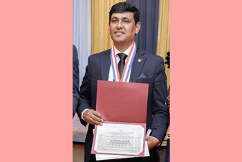 প্রেসিডেন্সিয়াল ন্যাশনাল সার্ভিস অনার এওয়ার্ড পেলেন নবযুগ সম্পাদক শাহাব সাগর
