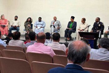 নিউইয়র্কের জ‍্যামাইকার হিলসাইড এভিনিউ কমিউনিটি ও ব্যবসায়ী নেতৃবৃন্দের সাথে কুইন্স বরোপ্রেসিডেন্টর টাউন হল মিটিং এ স্থানীয় সমস্যা ও নিরসনে আলোচনা অনুষ্ঠিত
