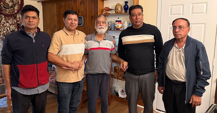 ভর্জিনিয়ায় অসুস্থ মুক্তিযোদ্ধা সাংবাদিক হারুন চৌধুরীকে দেখতে গেলেন বাংলাদেশি কমিউনিটি নেতৃবৃন্দ